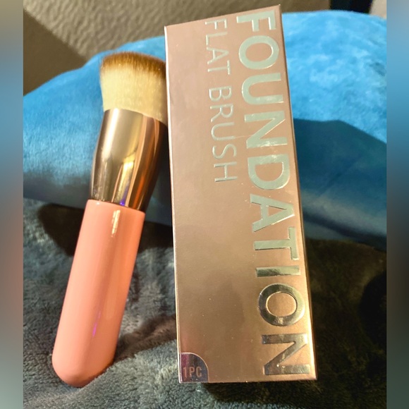 NIB Lot Deal 3 for $11 DUCARE Foundation Flat Brushes - Picture 2 of 10